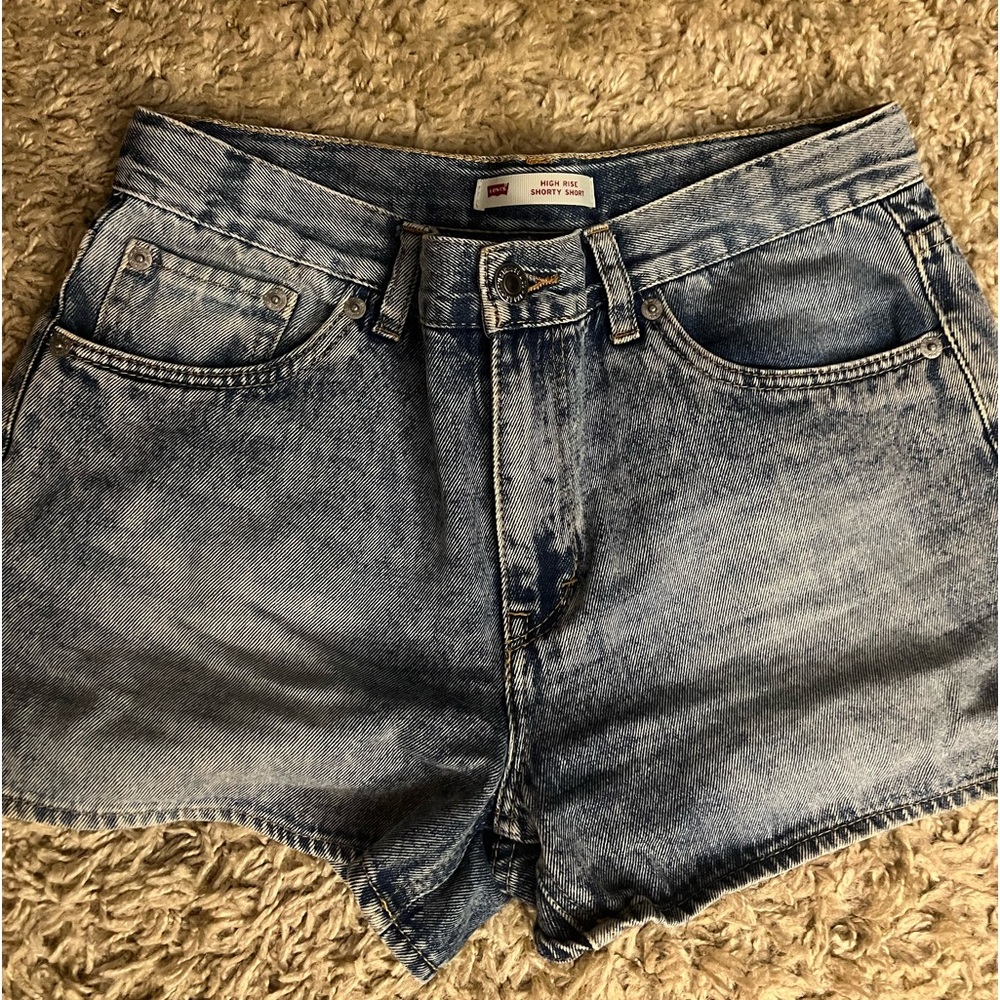Levi high rise shorty short